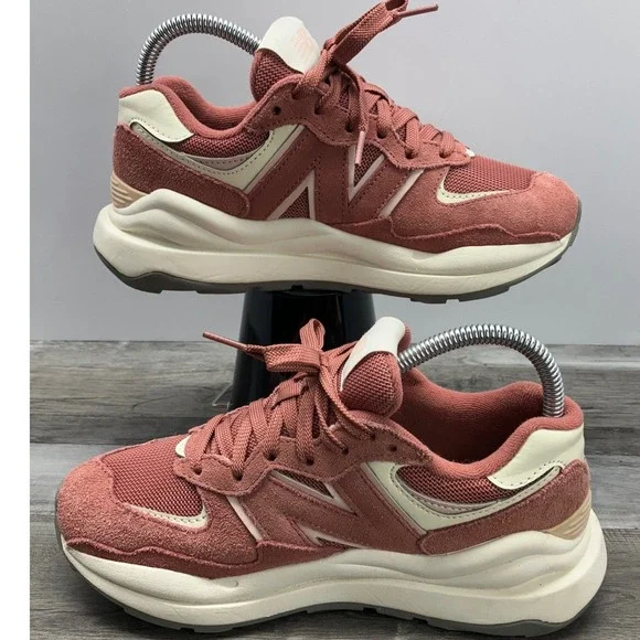 New Balance 57/40 Pink Suede Mesh Lifestyle Sneakers W5740HG1 Womens 6.5 - Picture 2 of 7